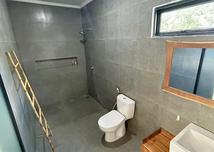 Singapore Spacious 3br Pool In